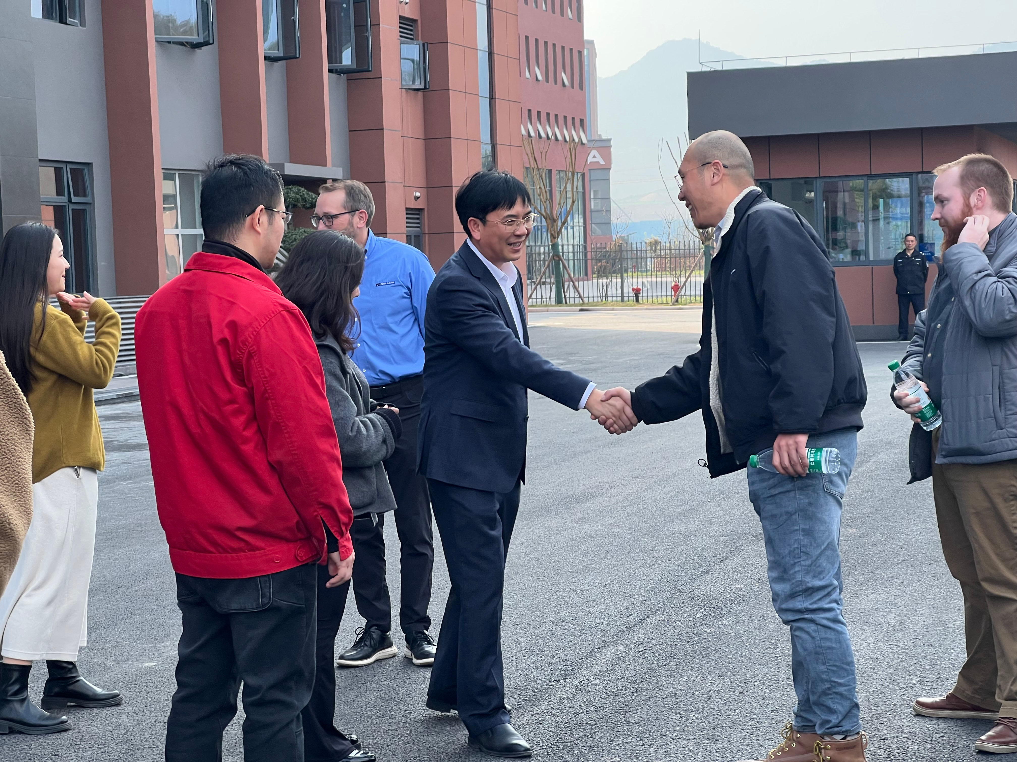 跨境合作再啟航！美國PE公司高層代表團蒞臨我司參觀交流，推動雙贏發展